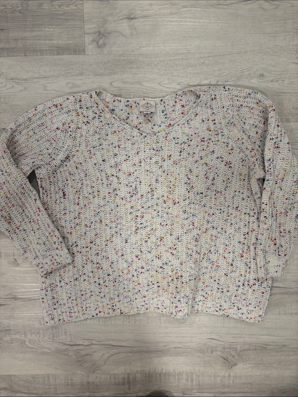 G.H. Bass & Co. White Speckled V-Neck Sweater